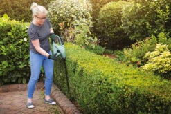 Bosch EasyHedgeCut Cordless 18v Hedge Trimmer 45cm/18in With Battery -Tools Shop BOEHC18 45 08