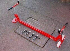 Mustang Chinook Manhole Cover Lifter