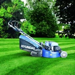 Hyundai HYM530SPER Petrol Self Propelled Lawn Mower 53cm/21in -Tools Shop hym530sper lifestyle